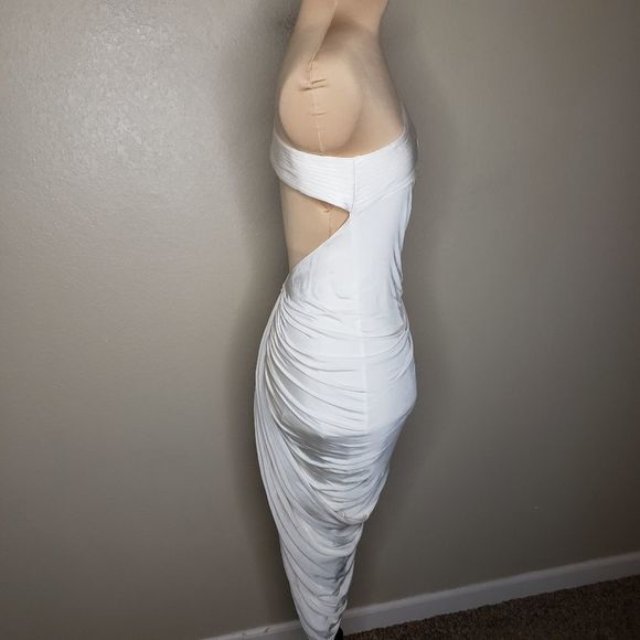 BCBGMAXAZRIA Runway Ivory Gathered Slinky Bodycon One Shoulder dress 8 - Picture 4 of 10